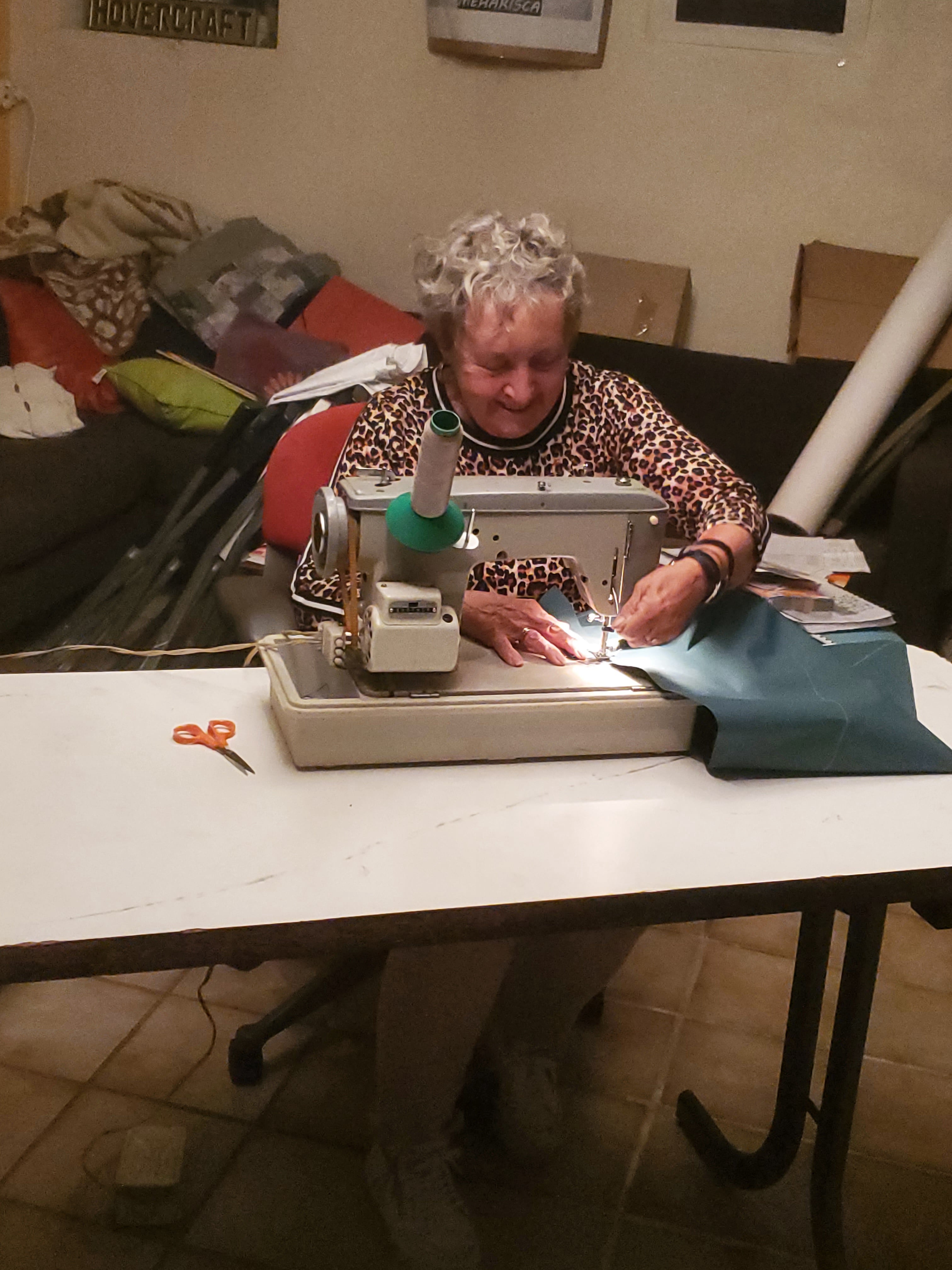 Couture des jupes decoupés avec la table laser d'Airdeglisse